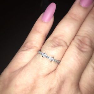 Size 8 | Silver Toned Bow Ring